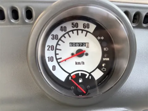 メーター 走行距離40,872km 速度計60km/hまで・燃料計付き