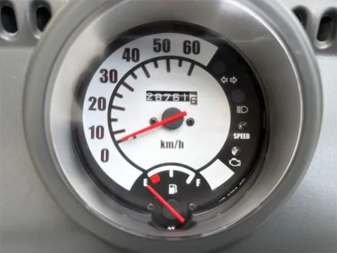 メーター 走行距離28,761km 速度計60km/hまで・燃料計付き