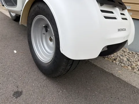 リアフェンダーと後輪まわりの近接