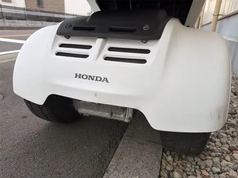 リアビュー HONDAロゴ入りリアカバーと後輪