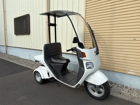 ホンダ ジャイロキャノピー 2021年式 白 デッキタイプ 右斜め前からの全体像