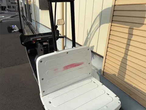 荷台の背もたれ部に赤い塗料の付着あり 使用に支障のない外装の跡