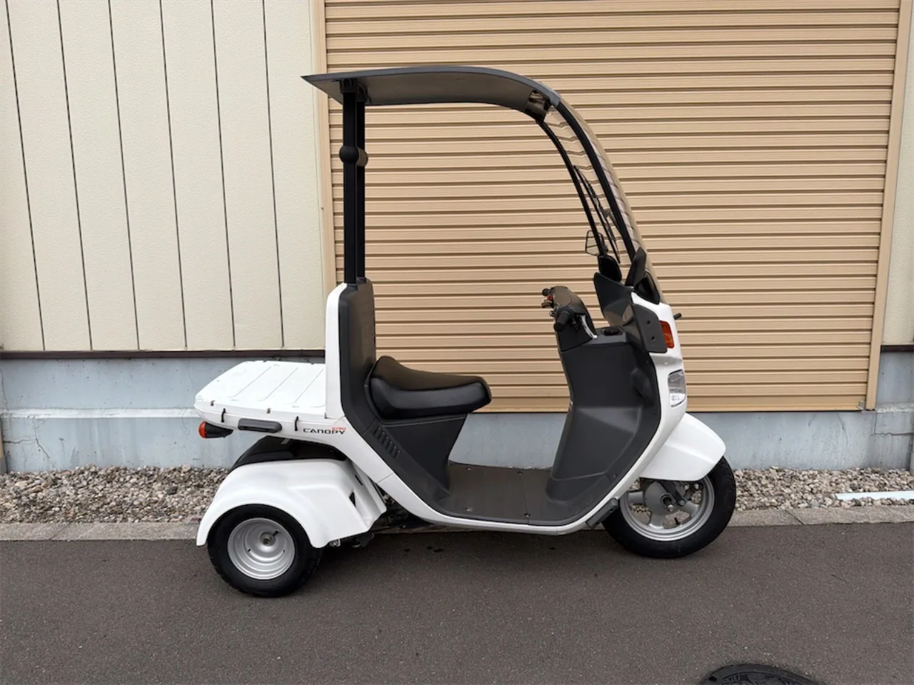 ホンダ ジャイロキャノピー 2022年式 白 デッキタイプ 右側面からの全体像