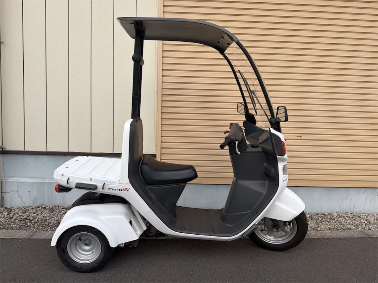 ホンダ ジャイロキャノピー 2022年式 白 デッキタイプ 右側面からの全体像