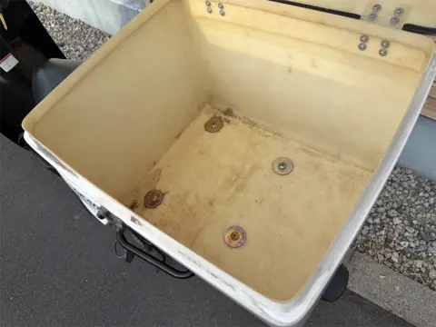リアタイヤ トレッド面 残溝の状態