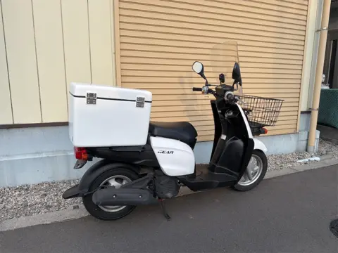 JMS製リアボックス 白 リアからの近接