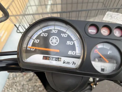 メーター 走行距離33,042km 速度計60km/hまで・燃料計付き