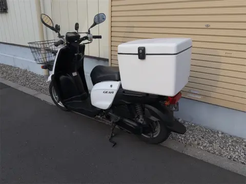 リアタイヤ トレッド面 残溝の状態