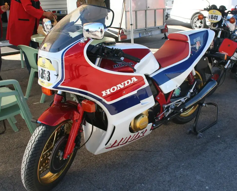 ホンダ CB1100R