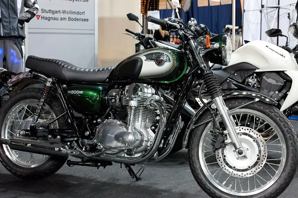 カワサキ W800