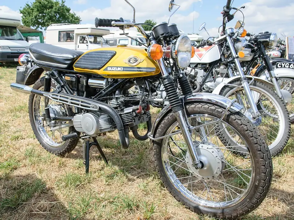 スズキ ウルフ125