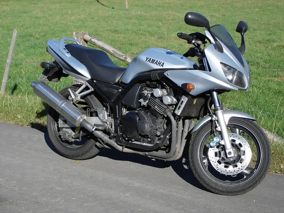 ヤマハ FZ6