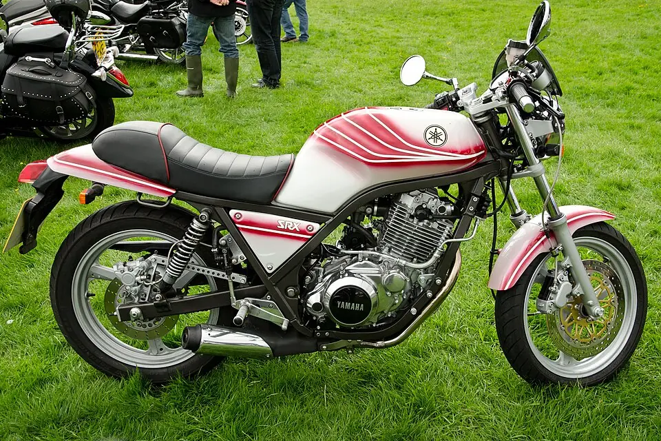 ヤマハ SRX-4