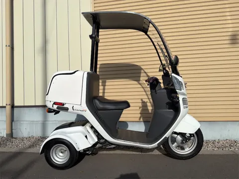 ジャイロキャノピー カスタム 右側面からの全体像 CANOPYロゴと白ワゴンボックス