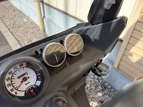 メーター 走行距離28,419km と AUTO GAUGE製2連追加メーター（タコメーター・電圧計）