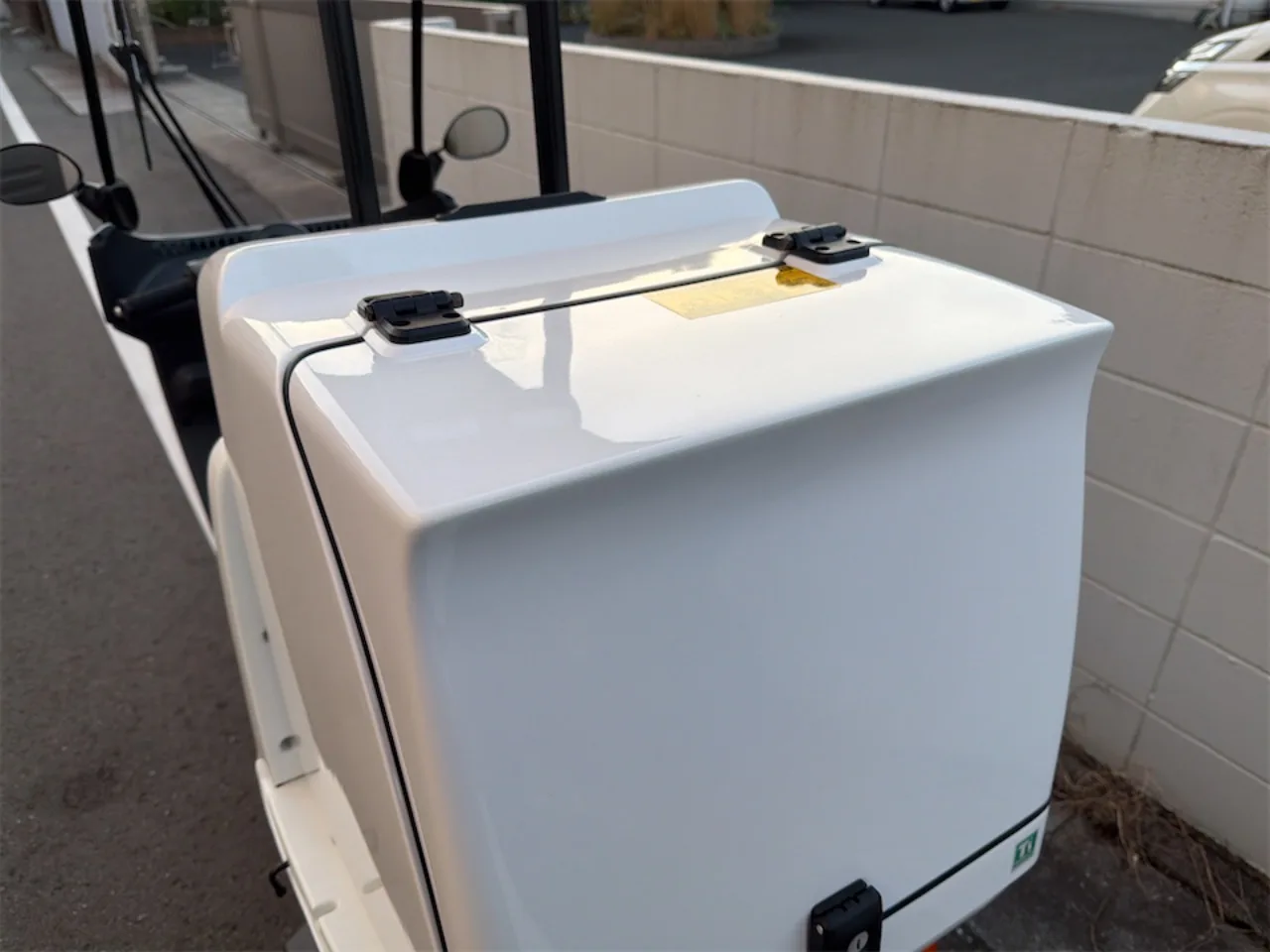 ティーズ製の鍵付きリアボックス