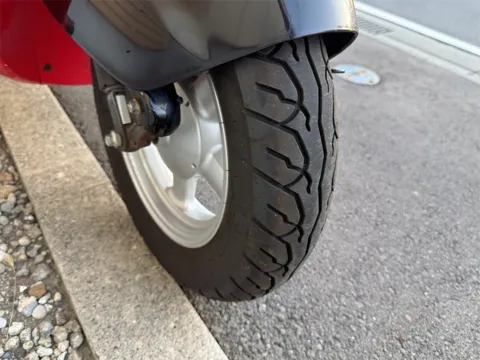 前輪タイヤとホイール 溝の残り具合