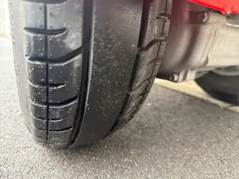 エンジンまわりとGYRO CANOPYロゴ