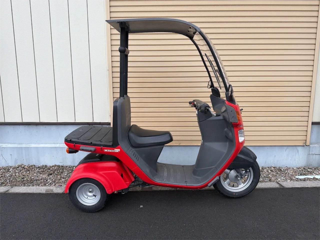 ホンダ ジャイロキャノピー 2023年式 赤 デッキタイプ 左斜め前からの全体像