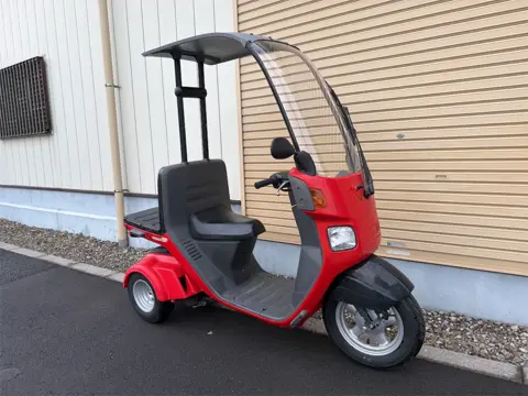 ジャイロキャノピー 赤 右斜め前からの全体像