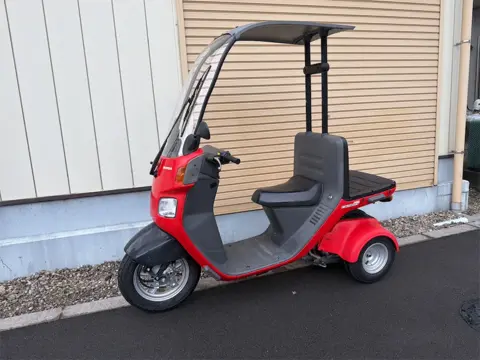 リアフェンダーと荷台後端まわり