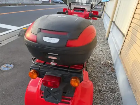GIVI製リアボックス ロゴ入り 赤リフレクター付き