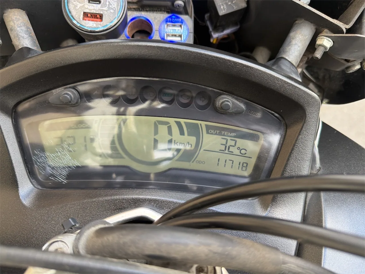 メーター 走行距離11,718km表示 USB電源