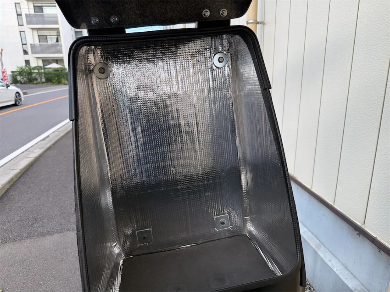 リアボックスの内側
