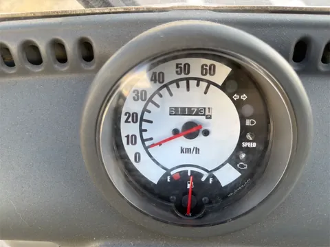 メーター 走行距離61,173km 速度計・燃料計