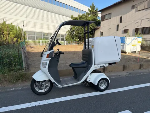 ジャイロキャノピー 左斜め前からの全体像 スマホホルダーとフロントスクリーン