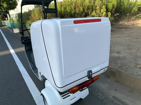 ラージボックス外観 鍵付きロックとリアまわり