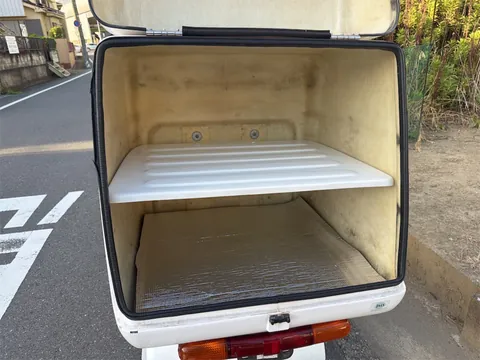 ラージボックス内部 中棚付きの2段収納