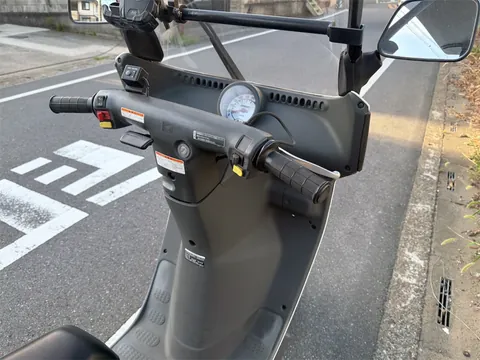 コクピット全景 ハンドル・メーター・ミラーとスマホバー