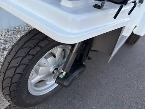 前輪タイヤの残溝